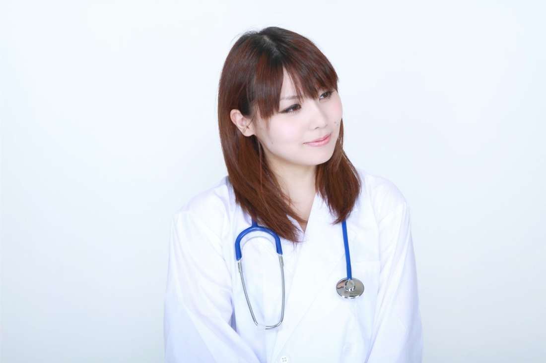 白衣の医師(イメージ)